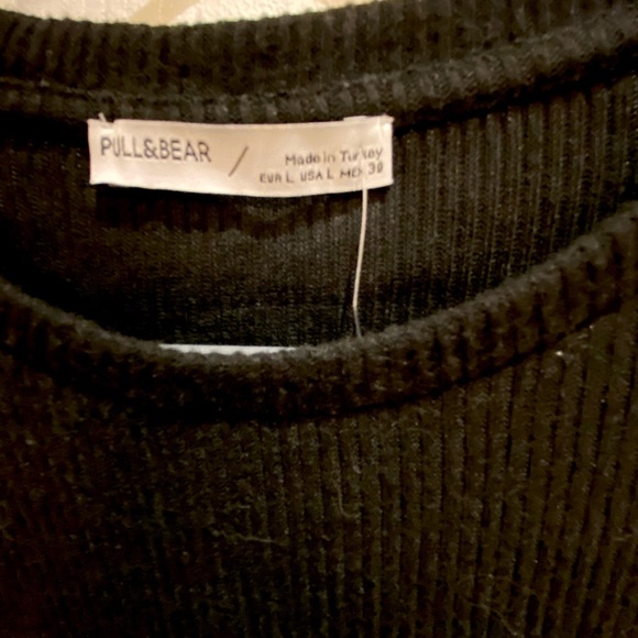 Black pull and bear top with puff-sleeves or puff shoulders size L fits like M/L - Picture 4 of 5